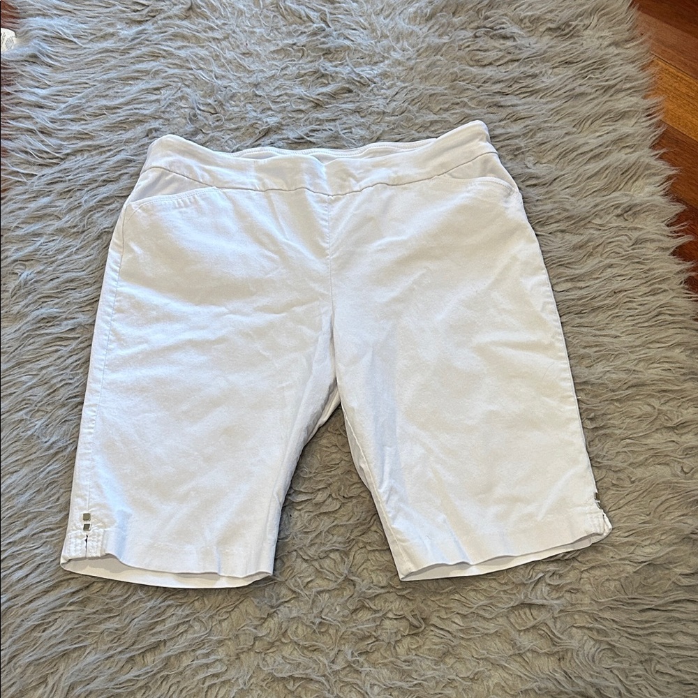 Tribal Fia Women's‎ White Poll On Bermuda Shorts